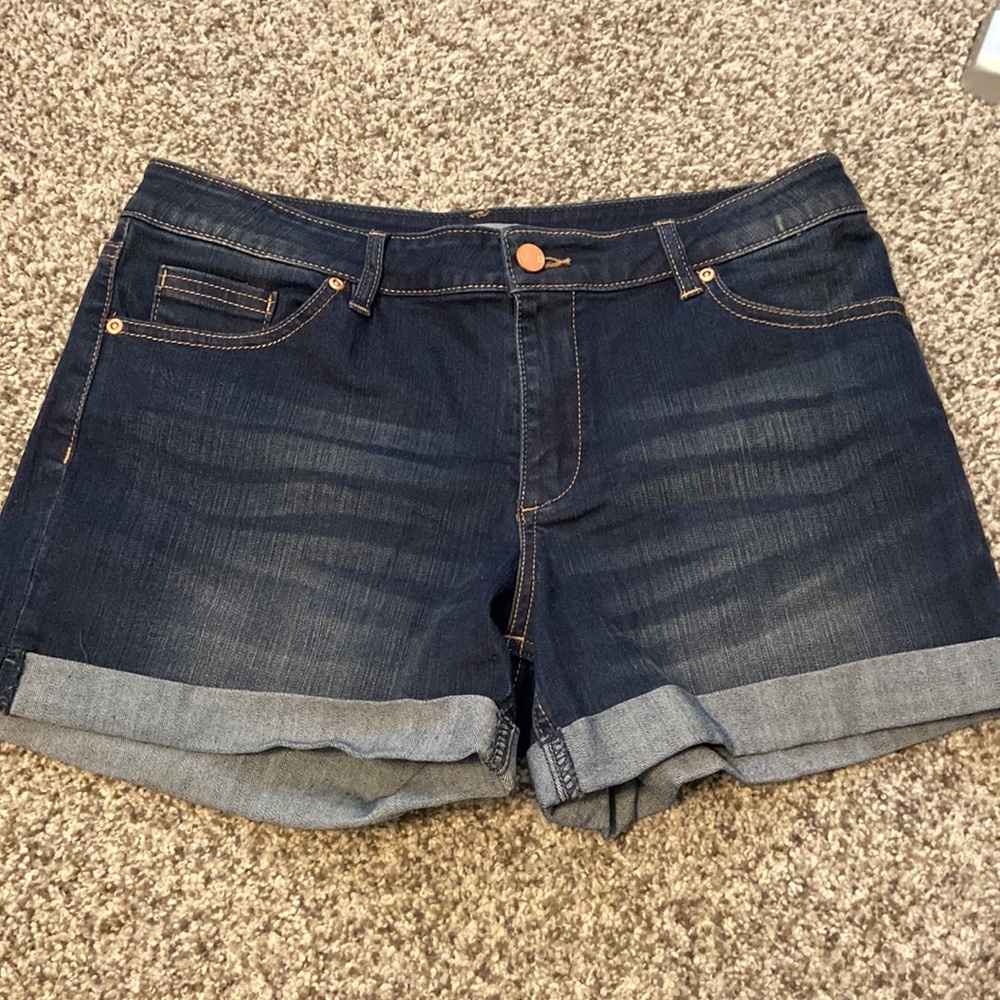 Like new dark wash denim shorts!